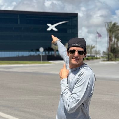 Official assistant to Elon Musk. Sharing updates on Tesla, SpaceX, and X. 🚗 🚀🌏