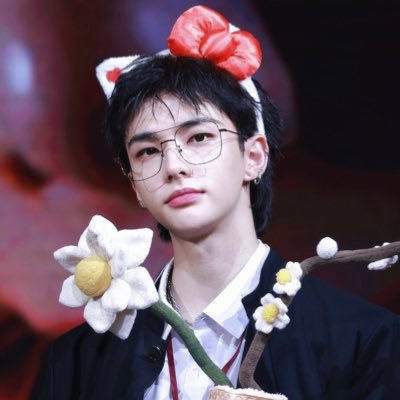 ͏ ⠀⠀ —✦. 𝖼𝖺𝗍𝗌 and 𝗆𝗎𝗌𝗂𝖼🌙 love #Hyunjin ⇄ 無限 she/her; the moon kept painting you in the canvas of my memories ೀ ❥