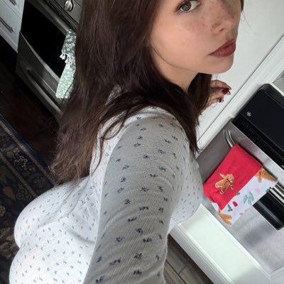 I'm superior mommy goddess seeking a good submissive and obedient sissyslut who is ready to submit himself totally under my servititude for a long term....