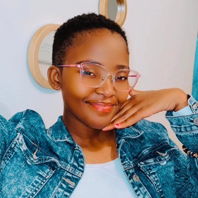 MilahPule's profile picture. •🪼• dreaming big to sparkle in a bit🤍✨• Artist|Art Educator