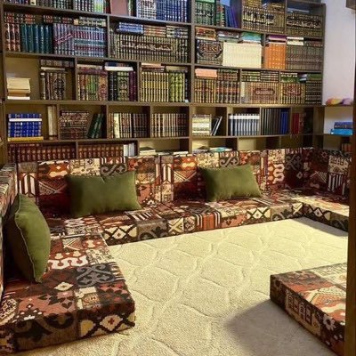 طالب علم في جامعة أستاذ أحمد به /كلية الشريعة والحقيقة
