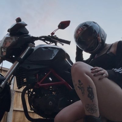 24 🐾 MDNI 🐾 NSFW 🐾 pan https://t.co/mDsYAJFJXv 🖤 https://t.co/IlHFcdB8TR yes it’s my bike 🖤