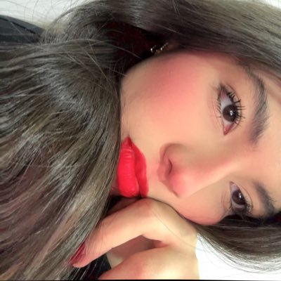 🧍🏻‍♀️