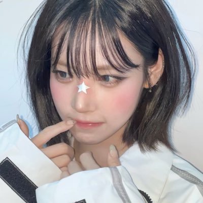 chronic gg stan | average multi k-pop fan ʚ₍ᐢ. .ᐢ₎ɞ #loona , #illit , #ive , #twice — and everything nice!