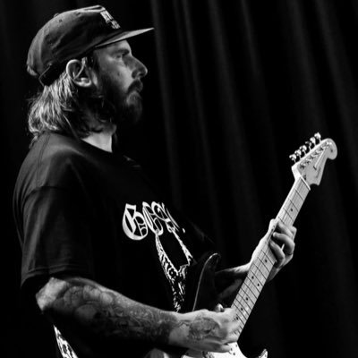 I play guitar in Floating Heads. I do tattoos. I fanny about & eat crisps.