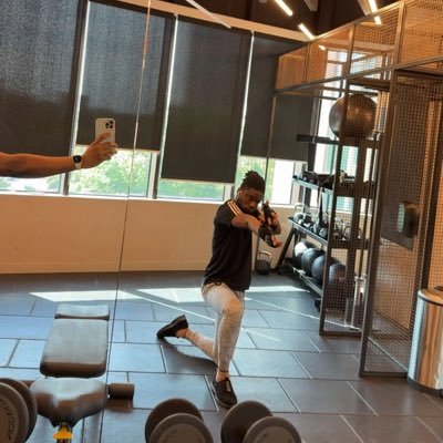 zuruoke_okafor's profile picture. tweets signed — zekyume