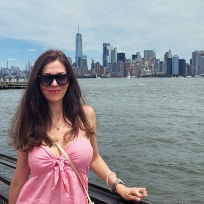 Psychologist and Recruiter. Interested in Neuropsychology, IA, Innovation, Philosophy, Scientific Advances andSpirituality. English/ Spanish/ Italian.