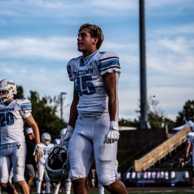 6’1 195| 🏈 Rb, Olb | ⚾️ Of,RHP | Class of 2028| squat 365| bench 230|deadlift 405| 60 time 6.89| 40 time 4.76| 99.4ev|