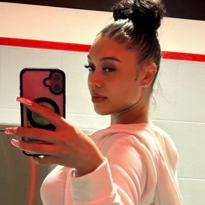 (18+) Part Time Vegan 🌱|| Aquarius ♒️ || Message Me To Purchase My Exclusive Dropbox Content! || NO MEETUPS OR COLLABS!! ||