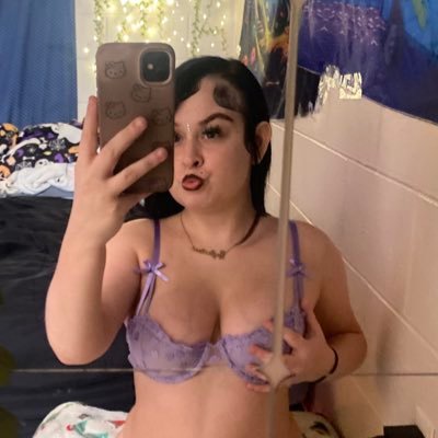 ONLY PAGE !! That Pretty Trappin’ A$% B#tch ! 💰 OF link below 👇🏼4’8 😛 IG : pimpnamed_kay