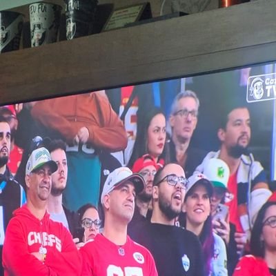 Amo @Corinthians, torço @Arsenal, @Lakers e @dallascowboys. Comentarista e narrador na @EsportesTotal_. Fanático por esportes. Até demais.