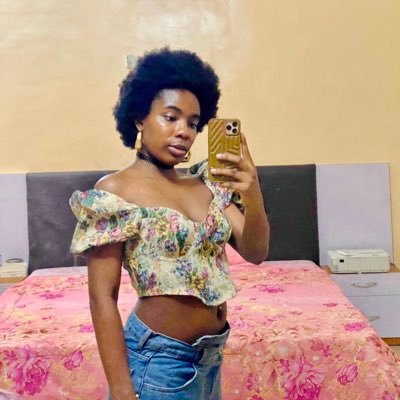 🌼 Feminist who adores cats…a lot 🌼Writer: Check out my blog to read my stories 🌼 Wildly obsessed with my afro 🌼 Expect a bombardment of mirror selfies 🌼