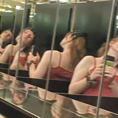 hinaoeftershier's profile picture. in den tag sterben danach in den abend leben