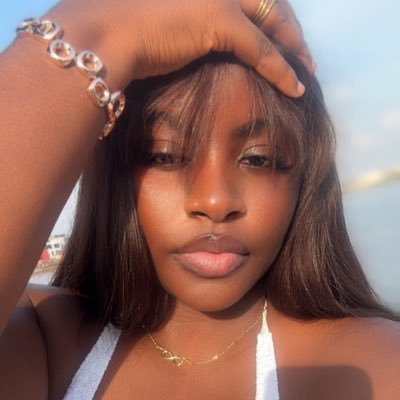 my personality has some romantic features 😌child of grace🙏🏾😌 makeup artist @beauty_by_omar on IG🤍Foodie🍱