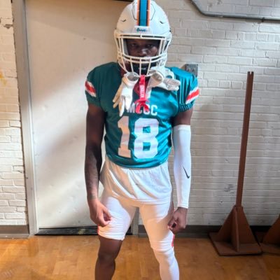 ATH #18 @TMCCCOLLEGE |😈 |6’2 180lbs Gpa 4.0 God First 🧎🏽➡️Juco ath ‼️💯 | 4 years of eligibility https://t.co/FNg69IS6s2