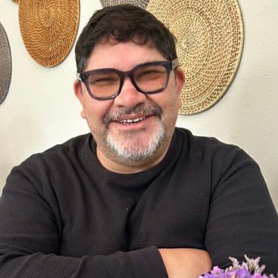profesor universitario , teórico legal y político , straussiano