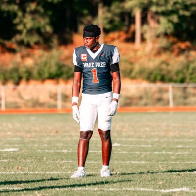 class of 2026 | Wake forest NC | 6’2 195lbs | WR, FS , ATH| 🏈&🏀| PF, W| Bench 215| Squat 315|