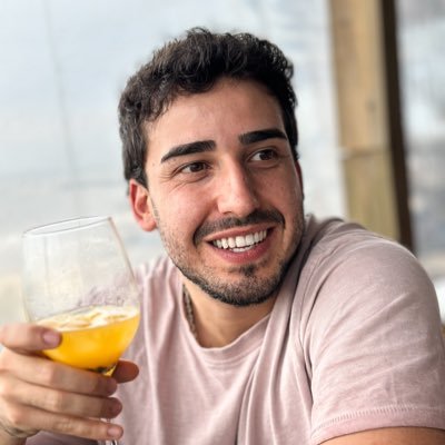Ex pro de lol 🏆🏆, ig: juani.abd
Estudio TI
Profe de informatica y robotica
El duki me dijo feliz cumple en el velódromo.