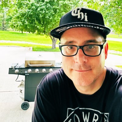 thepocketknife's profile picture. I am a librarian and I like punk rock.
