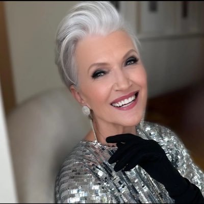 Bestselling International Author of A Woman Makes A Plan📖 Doctor of Dietetics🧑🏻🎓Supermodel😉💃🏻 #ItsGreatToBe76 Manager: anna@mayemusk.com