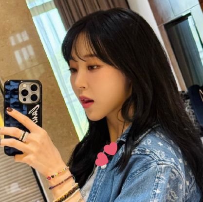 starrysea_1221's profile picture. Full-time clown, part-time moomoo