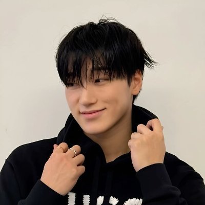 seanxz91's profile picture. this user loves #weakheroclass more than herself !!