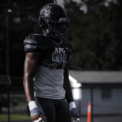 6’1 205lb LB/OLB 305bench press 505 squat senior godby high school 2.5 gpa Tallahassee
