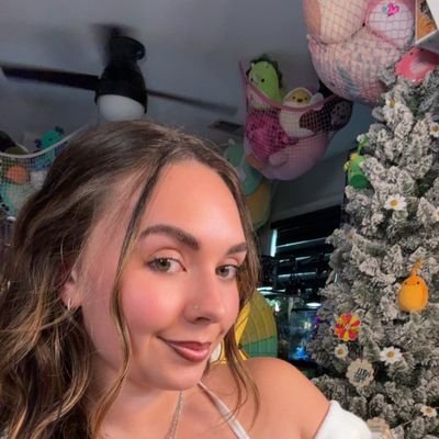 Abby5458765577's profile picture. Not here to play games, unless it’s the kind where I win your attention and you can’t stop thinking about me 😉🔥