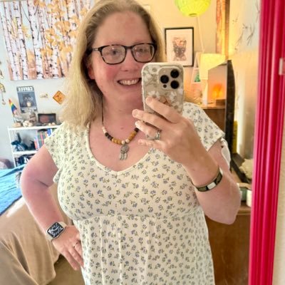 💚🌺🐸 I’m just Julie 🐈🐾☕️ Crazy Cat Lady and Ghost Adventures fan 👻 Elementary Paraprofessional 👩🏫