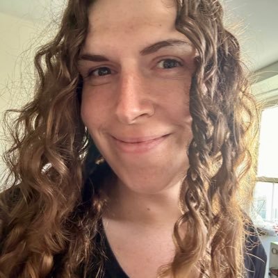 host of @TrueAvatars - A Queer Video Game Podcast | she/her