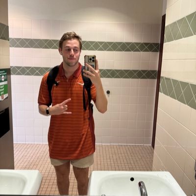 Texas Ex ‘24 | UT Sports Management ‘26 | Marketing, UT Athletics | @QB_Ranch | #HookEm & #TexasHockey | Spider-Man Nerd