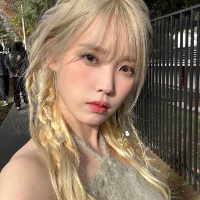 dlwlrtma's profile picture. 1993 ✦ her eyes shine like sunlight kissing the ocean and her smile sparkled like the stars in the summer night, 이지은.
