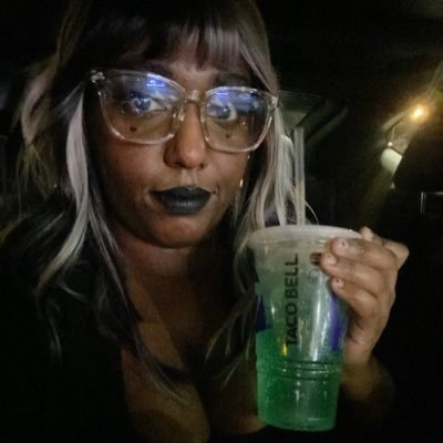 🖤⛓ all i do is go to shows, cry, drink baja blast and look hot on the internet⛓️🖤