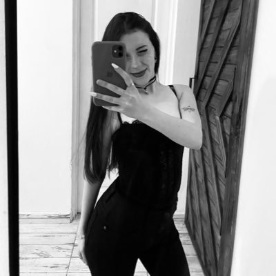 vvalengarciia's profile picture. 