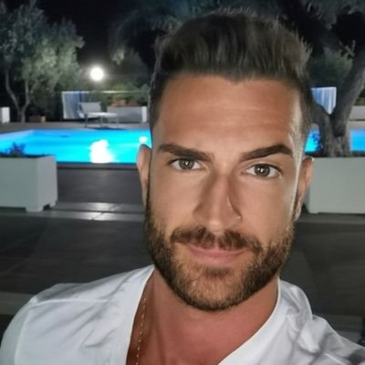Επιχειρηματίας 👔 | Χορευτής 🕺| Half 🇨🇺 - Half 🇬🇷