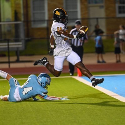 5’9 RB/DB 180 pounds squat 415 bench 265 dead lift 405 class 2028 4.5 40 yard dash contacts:#️⃣903-447-7290 20daphon@gmail.com