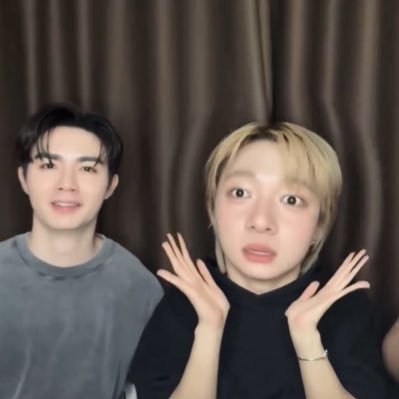 Vickyli827's profile picture. #ZonZon #ZeeNuNew 💙🧡🐺🐱