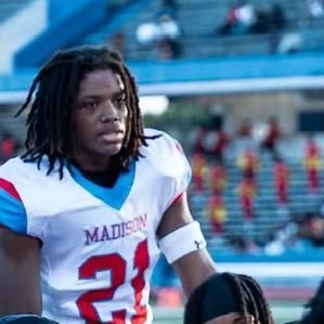 C/O 2026🎓| 6’2 180lbs | 3.5GPA |ATH| |Track HJ 6’0| Madison High school | 📍Houston Tx | Email: AhmirHarris1@gmail.com ™️🗣️