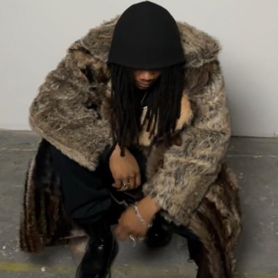 sainthesinner's profile picture. ♱