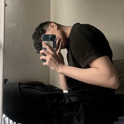 wiA20ui's profile picture. حُب الذات لايجعل الإنسان أنانياً أبداً .