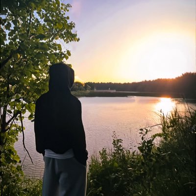 NimiTheking's profile picture. Mr Stepbystep.                                              Artist, Photographer, creative director, script writer and lawyer @sbsrunway @StepBystep2top