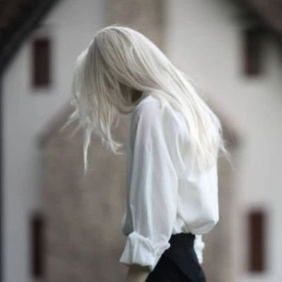 20歳女。趣味垢。フットボールと絵画と音楽と本と仏像と書道が好き。詳しい分野はリンクに書いている。興味あればどうぞ。名前は橘逸勢と欧陽詢から。