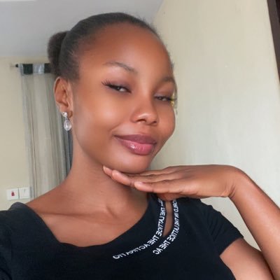 ItsDebbiy's profile picture. 