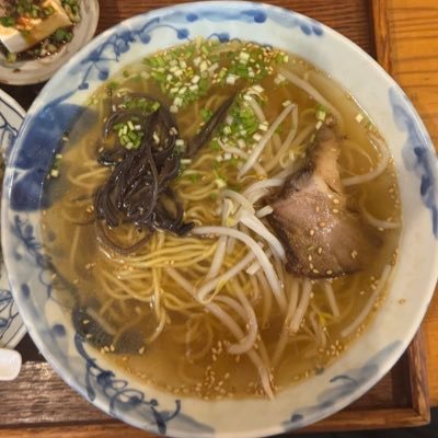 #佐野元春 と #ムーンライダーズ と #レコード と #麺 と #アーケード と #商店街 と #路地裏 と看板と建物とモダニズムと漫画と映画と雑貨と酒と泪と男と女と部屋とワイシャツと私。無言フォローお許しください。