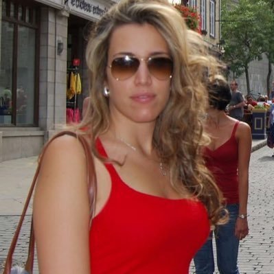 Host of The Daniela Cambone Show, Director of Global Media for @itmtrading. Fluent: Italian, French, Gold. @ Media Personality