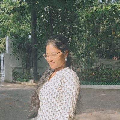 dharini_0606's profile picture. ⚖️