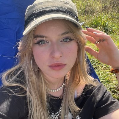 cherryd0xy's profile picture. 1312 // free palestine