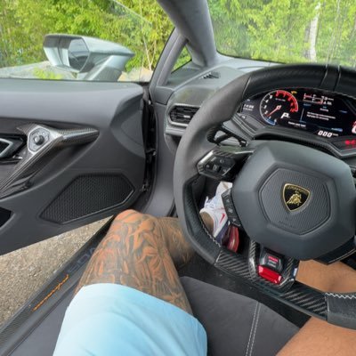 VisionaryBDV's profile picture. 27 | Entrepreneur | Real Estate & Stocks | Visionary mindset 🚀