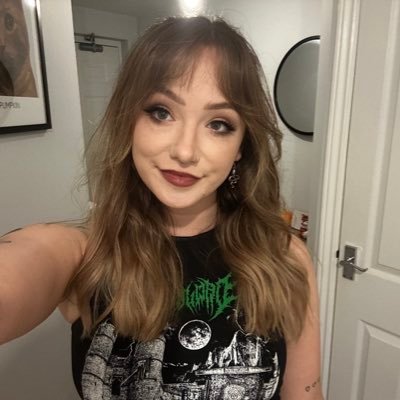 lover of the speedy 🎢 and the spooky 🕸️ wooden coaster aficionado 🪵 enjoyer of themed bevs 🍸