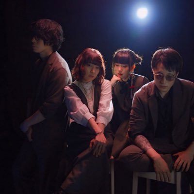 悲劇と喜劇の歌謡系ポップバンド 貴方の浪漫を形に変えます。 1stEP「教祖とうさぎ」2025.3.19 全国のタワーレコードにて発売! 2024.6.24 渋谷WWWにてゲスト出演🎪 お問い合わせ▶︎club.high.color@gmail.com